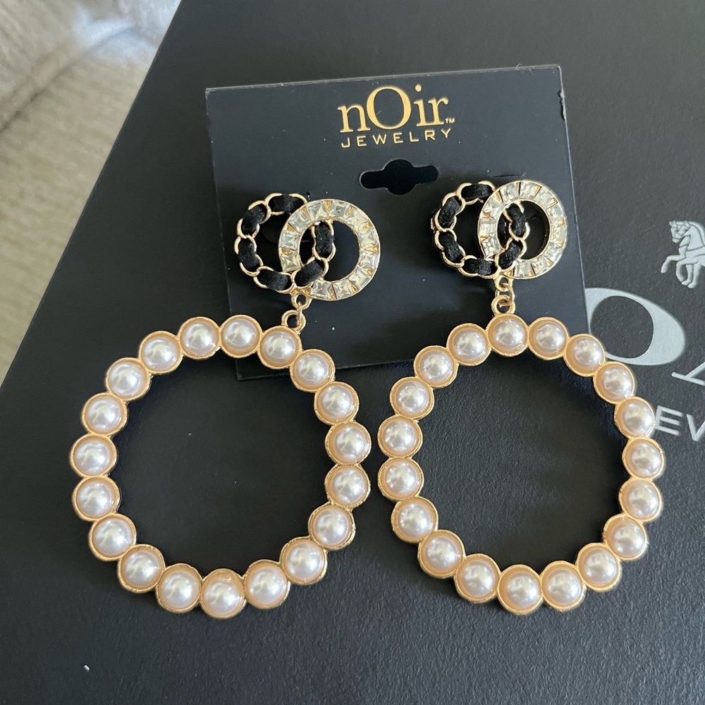nOir Jewelry Gold and White Hoop Earrings